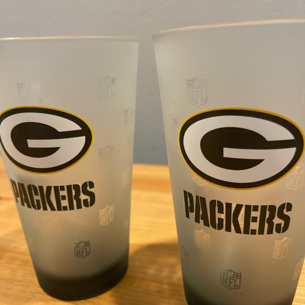 NFL frosted Green Bay Packer pint glasses